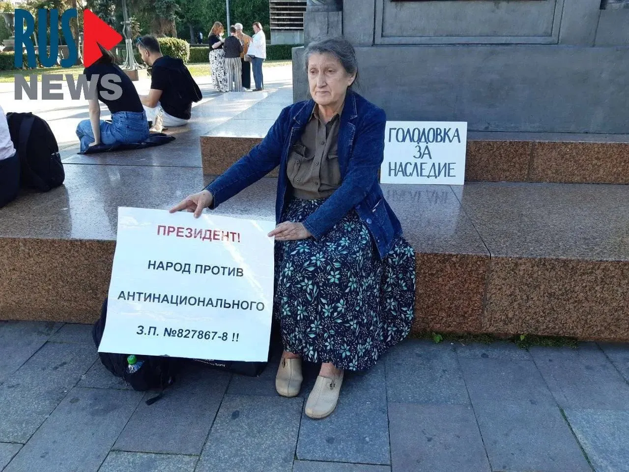 Председатель новосибирского отделения ВООПИК объявила голодовку в Москве и была задержана; активисты связывают это с протестом против поправок, снимающих охранный статус с памятников.