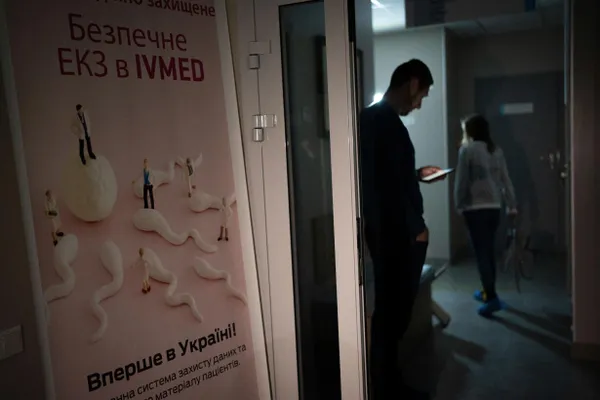 Депутаты приняли поправки в закон «О ветеранах»: вспомогательные репродуктивные технологии, включая ЭКО, будут оказываться бесплатно для определённых категорий женщин, связанных с участниками боевых действий.