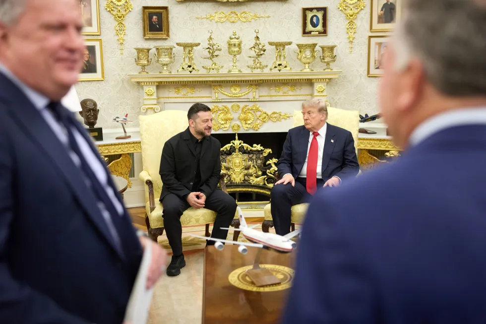 Встреча президента Украины с Дональдом Трампом в Белом доме завершилась позитивно: обсуждали экстренные поставки ракет для Patriot, вопросы лицензирования и обменялись договорённостями о дальнейшей поддержке.