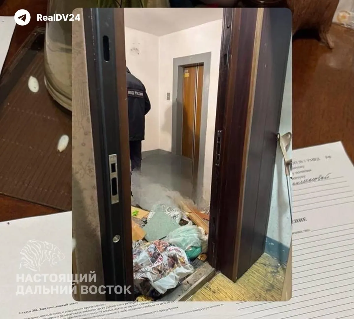 В одном из домов мужчина в состоянии алкогольного опьянения отключил свет на этаже, начал ломиться в квартиры и угрожать расправой; соседка подала заявление и передала видеозапись в полицию.