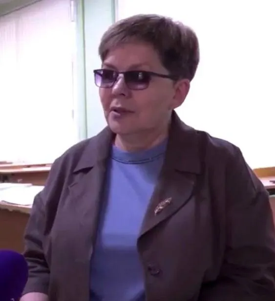 Педагог с более чем 30-летним стажем и федеральный эксперт Светлана Ульзутуева получила почётное звание. Она продолжает преподавать в лицее и университете, готовит школьников к олимпиадам и обучает коллег по всей стране.
