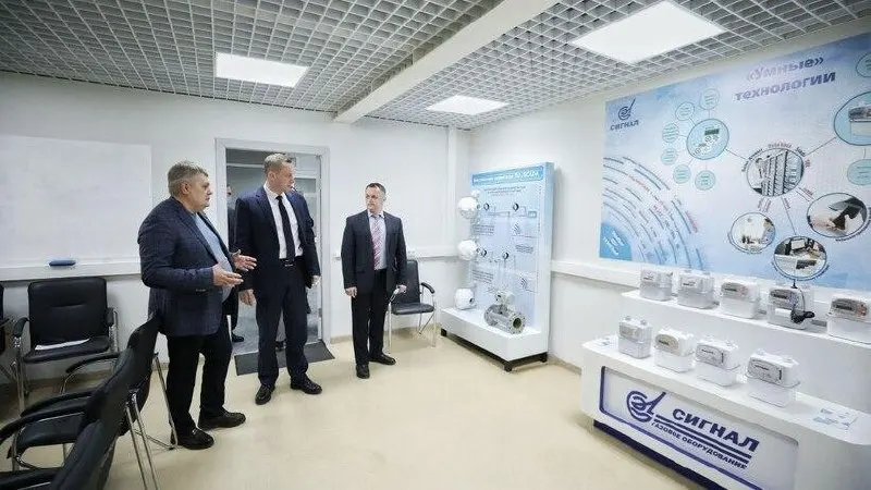 Совет ЕС в постановлении, опубликованном в «Официальном журнале», включил энгельсский завод «Сигнал» в 21-й пакет санкций против России — в пакет также вошли 48 физлиц и 170 организаций.