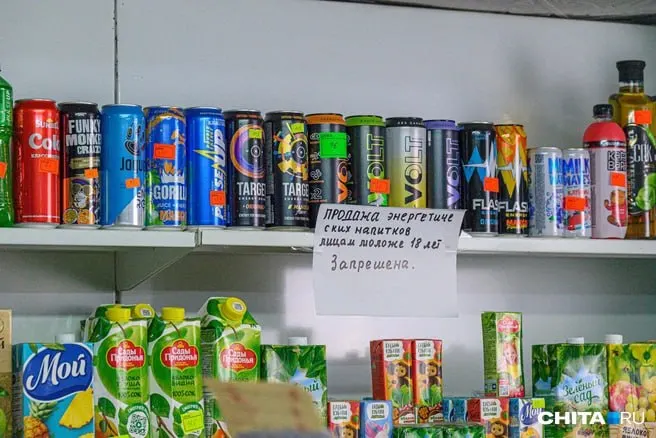 Подросток попал в больницу с тяжелым нарушением сердечного ритма после того, как в течение дня выпил восемь банок энергетика и стакан кофе. Сейчас ему требуется длительное наблюдение у кардиолога и педиатра.
