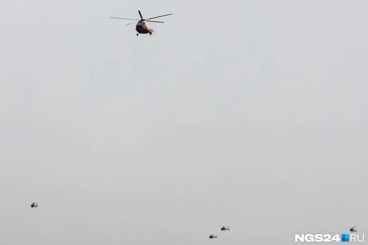 Родственник объявил награду тем, кто поможет найти вертолёт Robinson R44 и экипаж; по официальным данным, в поисках задействована Приморская краевая поисково-спасательная служба и волонтёры.