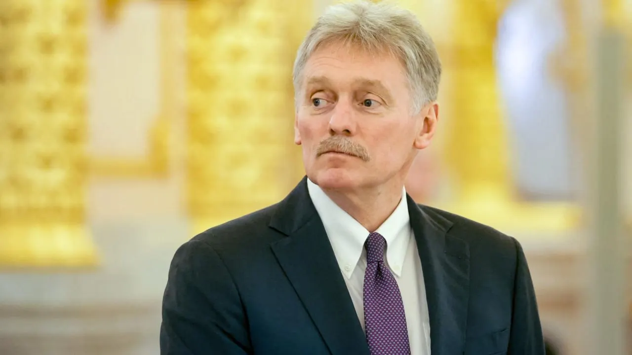 Пресс‑секретарь президента заявил, что вовлечение западных стран превратило спецоперацию в полноценный конфликт, обвинил Киев в ударах по гражданской инфраструктуре и подтвердил готовность России к переговорам при посредничестве США.
