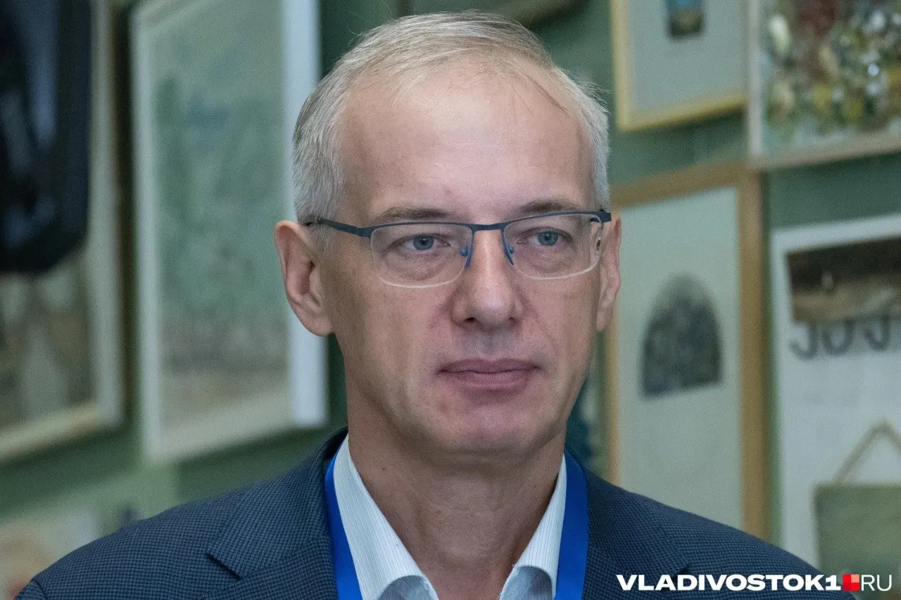 Дмитрий Алексеев сообщил, что пострадавших нет; причину установят специалисты. Возможны временные задержки с доставкой товаров.