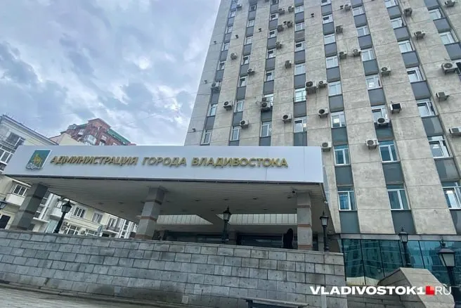 Дума Владивостока большинством голосов утвердила Константина Шестакова на посту главы города. Он принес присягу и назвал приоритеты: реализация мастер‑плана, развитие транспорта, благоустройство и модернизация дорожной сети.