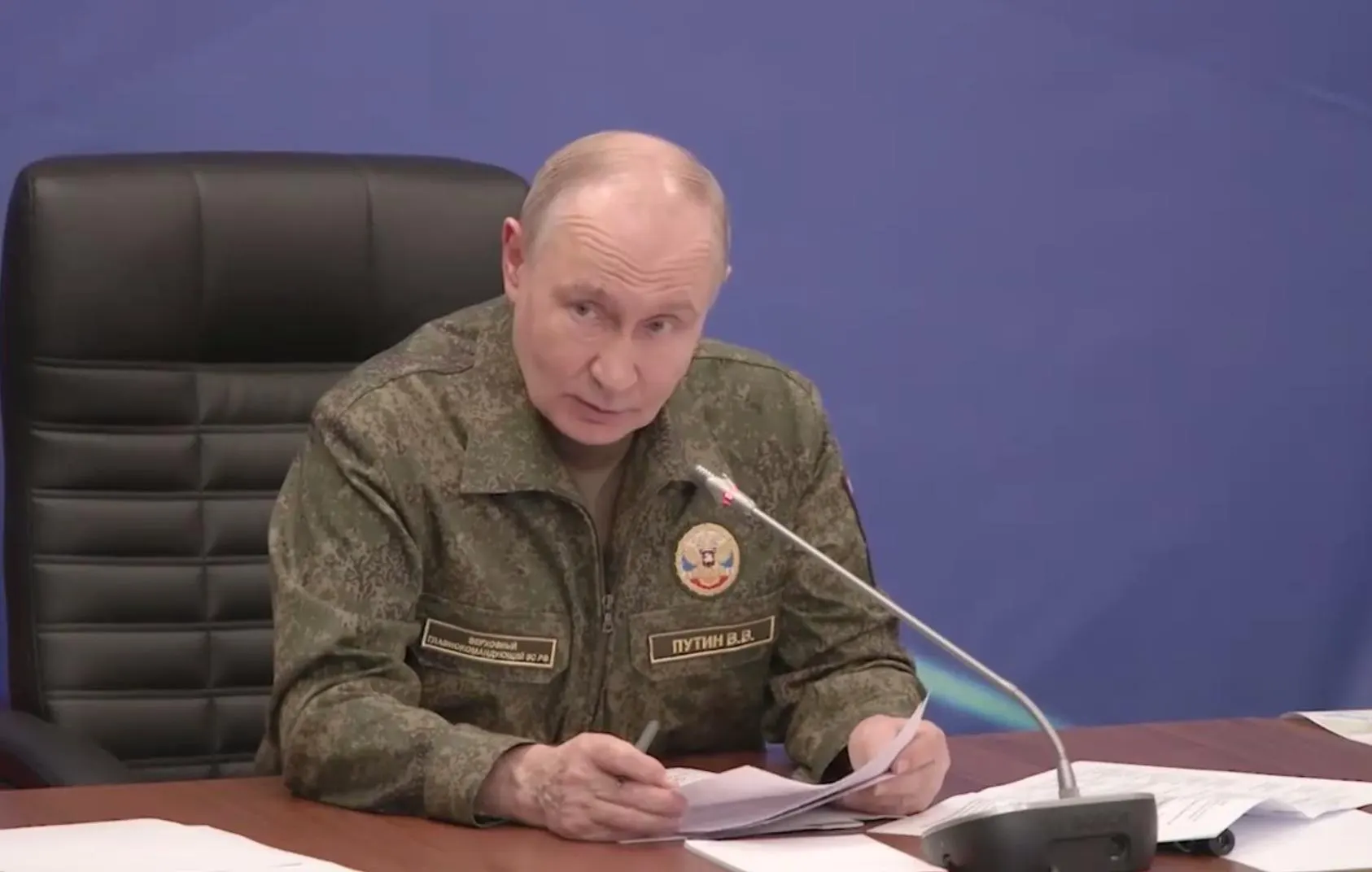 На совещании с военными президент заявил, что Константиновка в Донецкой Народной Республике перешла под контроль российских сил; с начала года, по его словам, освобождено 133 населённых пункта.