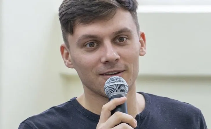 Психолог и активист заявил, что Минюст незаконно разместил его «персональную карточку» на виртуальной экспозиции о «иноагентах» — он требует удалить данные и возместить ущерб.