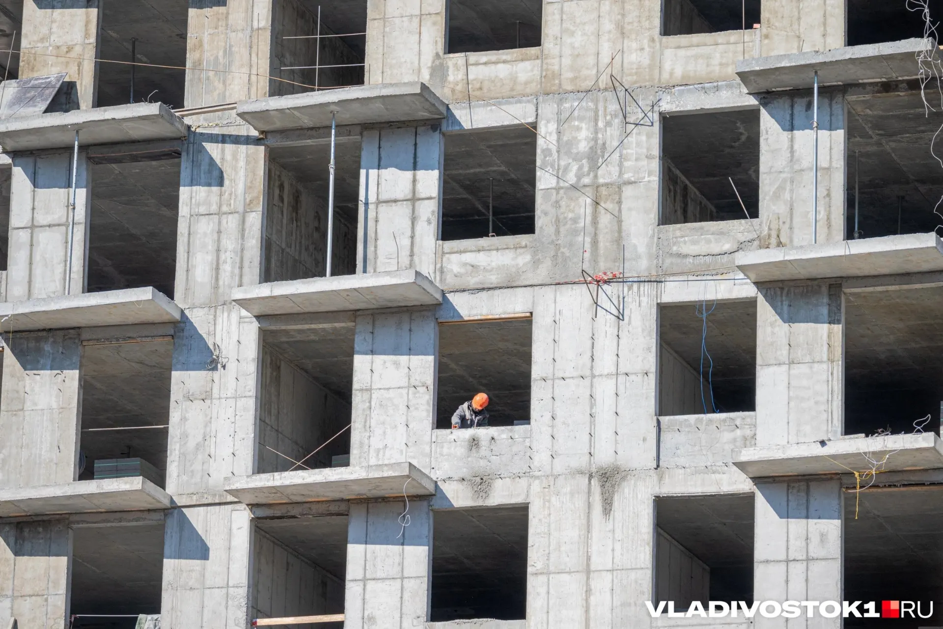 В рамках комплексного развития территории на улице Тюменской планируют построить новое жильё, школу с детским садом на 430 мест, виадук и обновить инженерные сети. До 2030 года квартиры рассчитаны получить 226 человек.