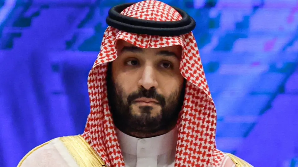 Saudi Aramco объявила крупнейшее за десятилетия снижение официальной отгрузочной цены Arab Light — сокращение направлено на привлечение азиатских покупателей после открытия Ормузского пролива. Это усиливает давление на мировые котировки и российский рынок нефти.