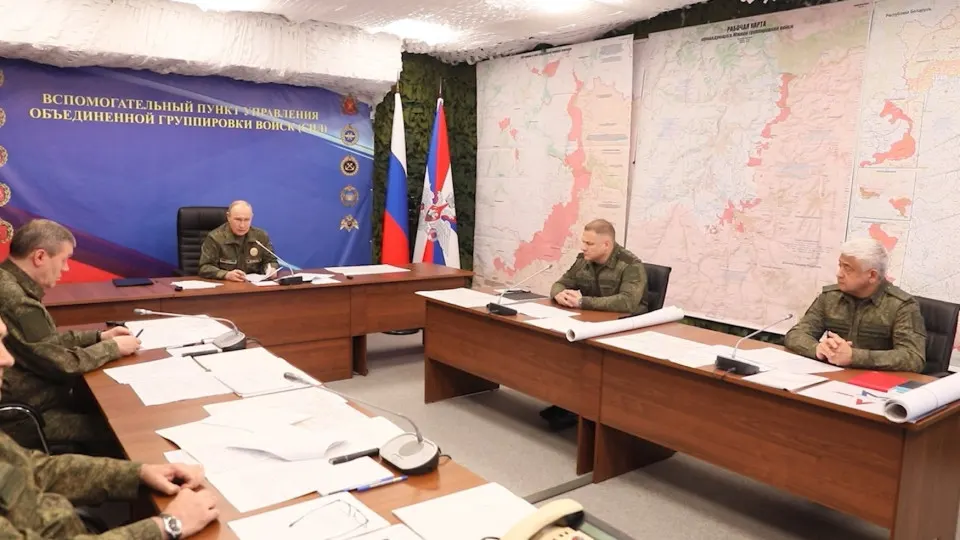 Во время совещания с военными президент распорядился оценить участие зарубежных «подстрекателей» в боевых действиях для возможных «ответственных решений» и дал указание продолжить массированные удары по инфраструктуре Украины.