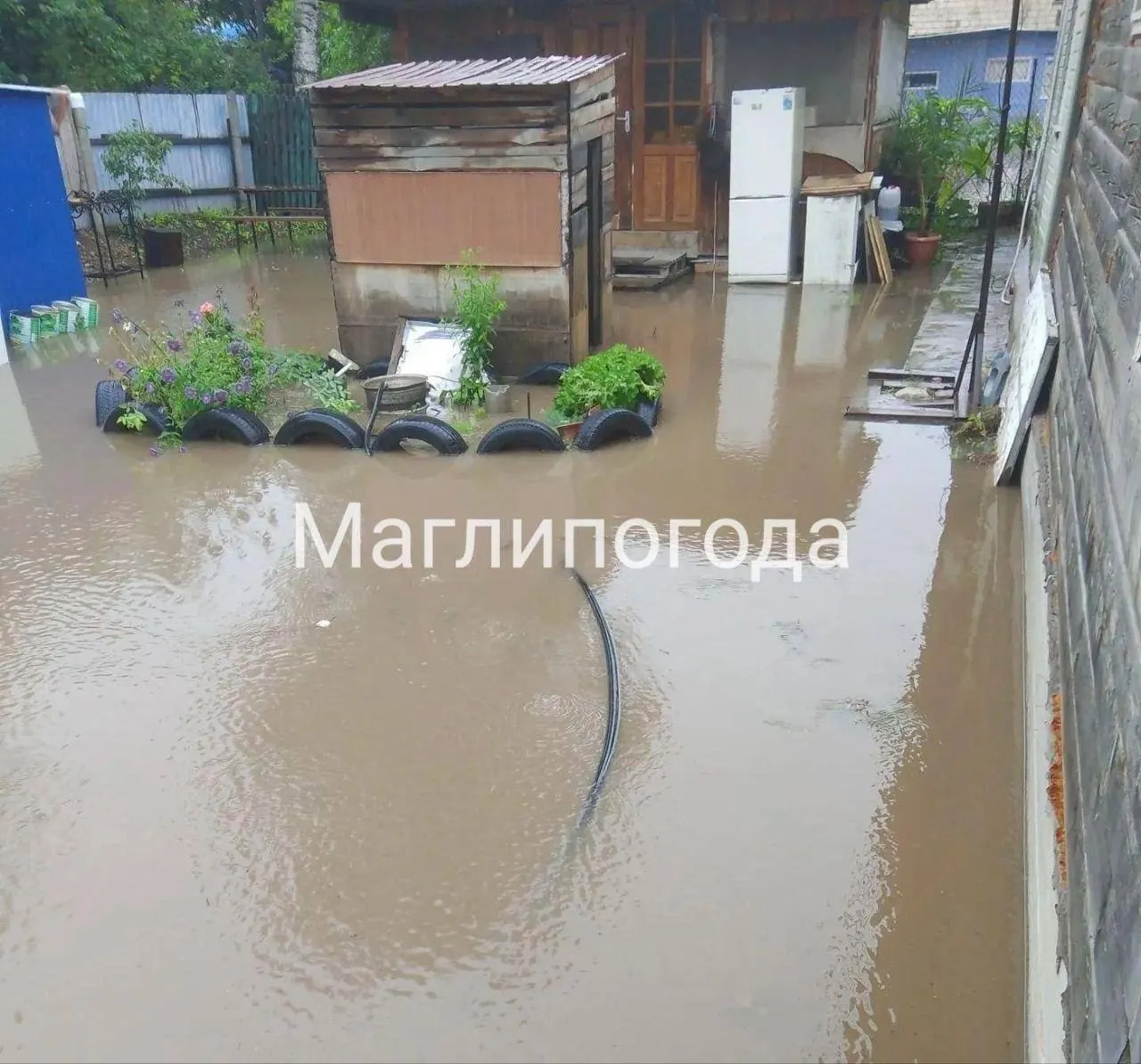 Из-за продолжительных осадков в регионе продолжаются подтопления: вода заполняет дворы и проезды, образуются заторы на дорогах, затронуты несколько населённых пунктов.