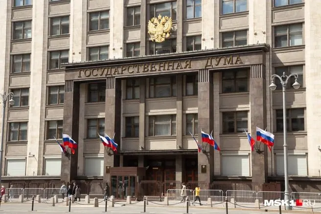 Губернатор Илья Середюк заработал свыше 10 млн рублей за прошлый год и владеет двумя квартирами в Калининградской области; в материале также приведены данные о багажах других кузбасских кандидатов перед выборами.