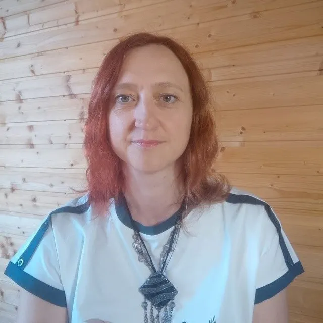 Возбуждено уголовное дело за перепевку гимна 'Интернационал' против одной из сторонниц движения; дело затрагивает активисток из Алтайского края и Камчатки и включает изменения в тексты песен.
