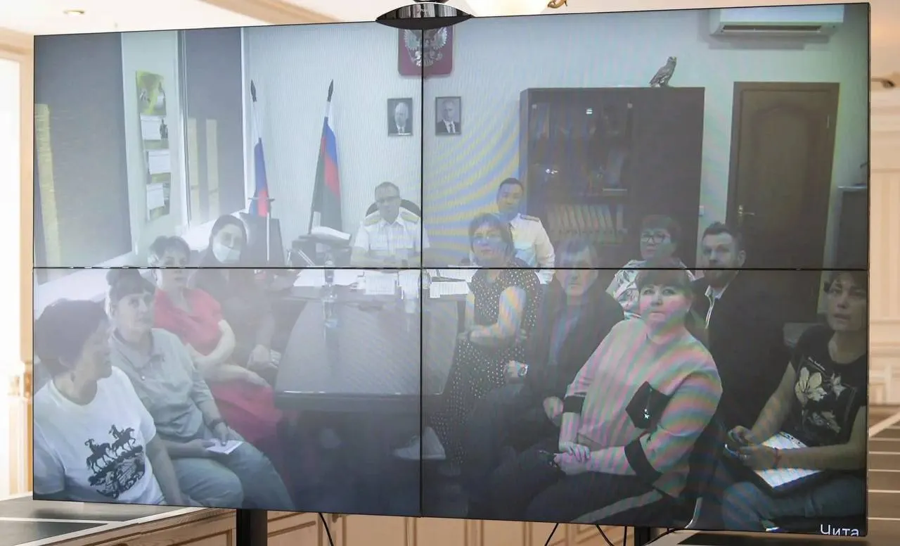 Глава СК провёл онлайн‑приём жильцов двух аварийных бараков в Чите и потребовал ускорить расследование, активизировать работы по расселению и восстановлению прав граждан.