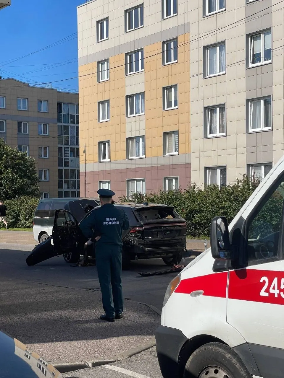 В Славянке произошёл взрыв автомобиля: пострадали мужчина и женщина; мужчина погиб на месте, женщина находится в реанимации.