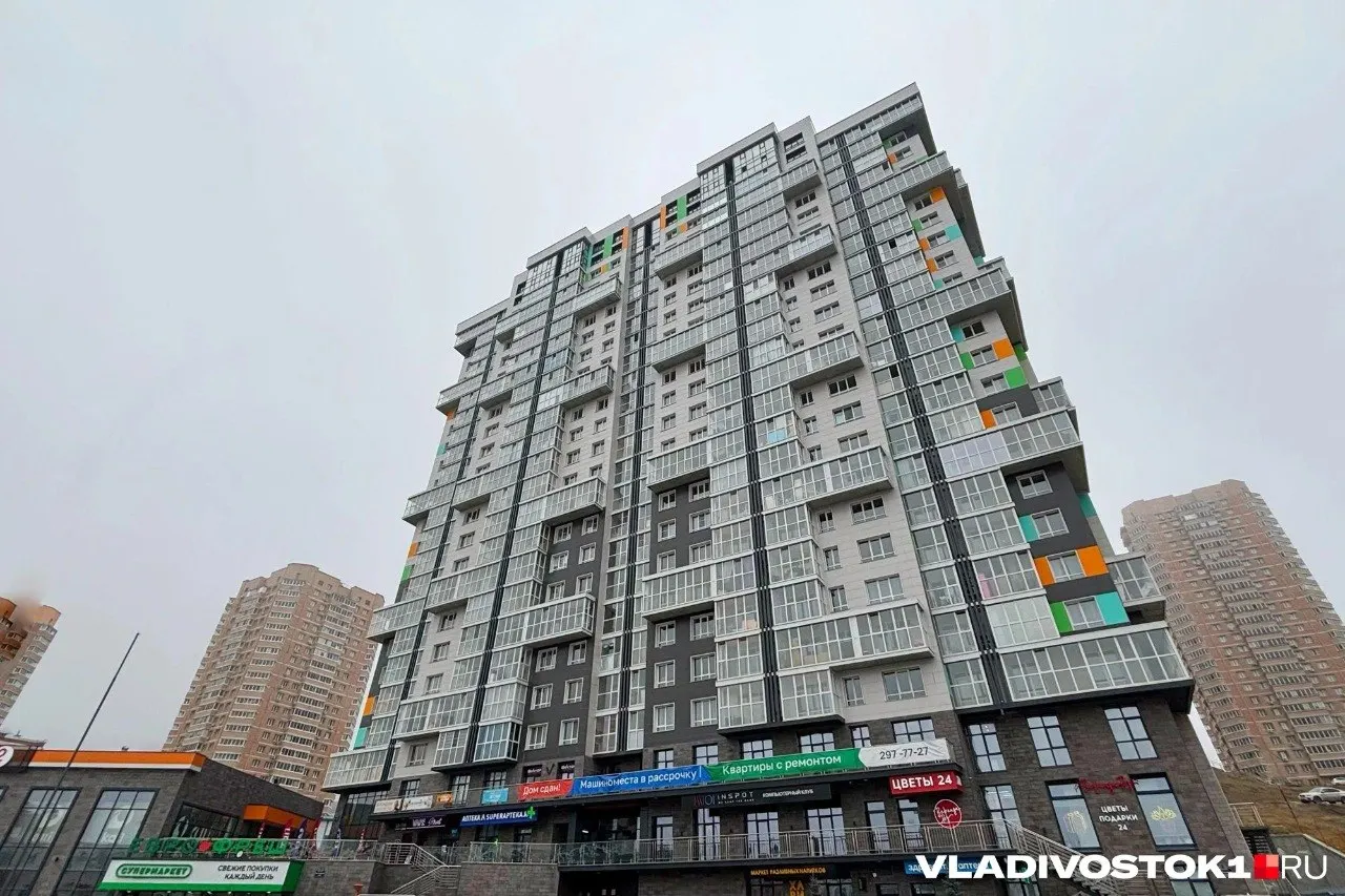 Доля застройщиков из других регионов в Приморском крае составила 31,7%. По оценке вице‑премьера края, это повышает конкуренцию и качество проектов. В общероссийском рейтинге регион на 15‑м месте, в ДФО — третий.