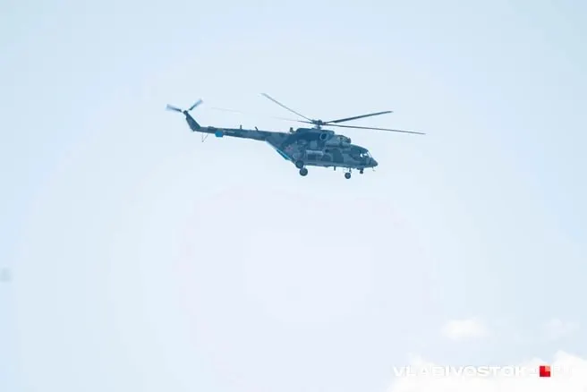 МЧС направил вертолёт из Хабаровска на поиск пропавшего Robinson R44 в Тернейском округе. Операция проходит в труднодоступной горной местности.