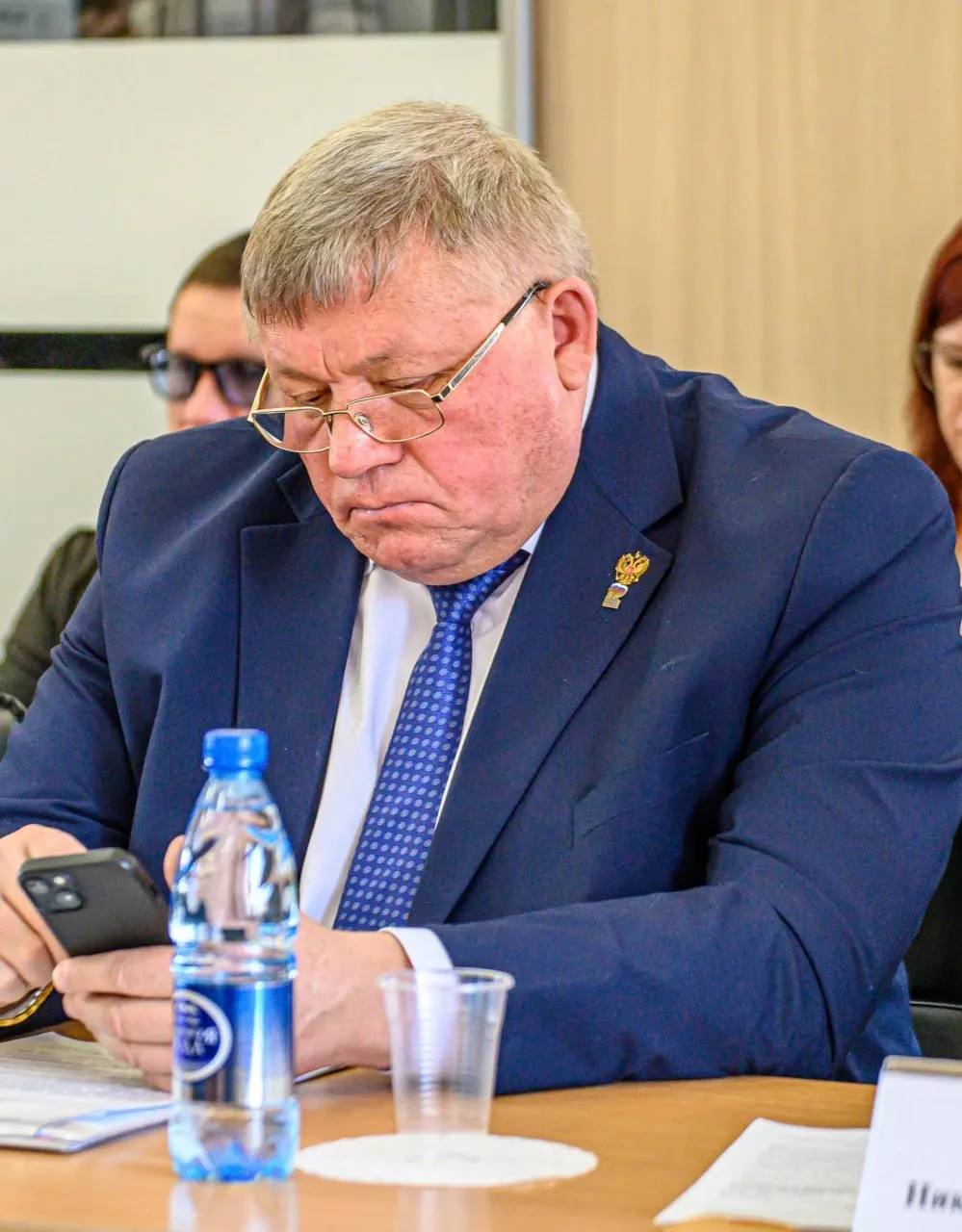 Суд удовлетворил иск прокуратуры и администрации района о досрочном прекращении полномочий главы района в связи с утратой доверия, связанной с конфликтом интересов и сомнительными расходами бюджета.