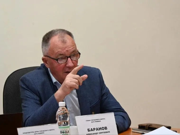 На заседании городской Думы Баранов сообщил о решении уйти с поста, депутаты оценили его работу за 2025 год как удовлетворительную и начали формирование конкурсной комиссии для выбора нового главы.