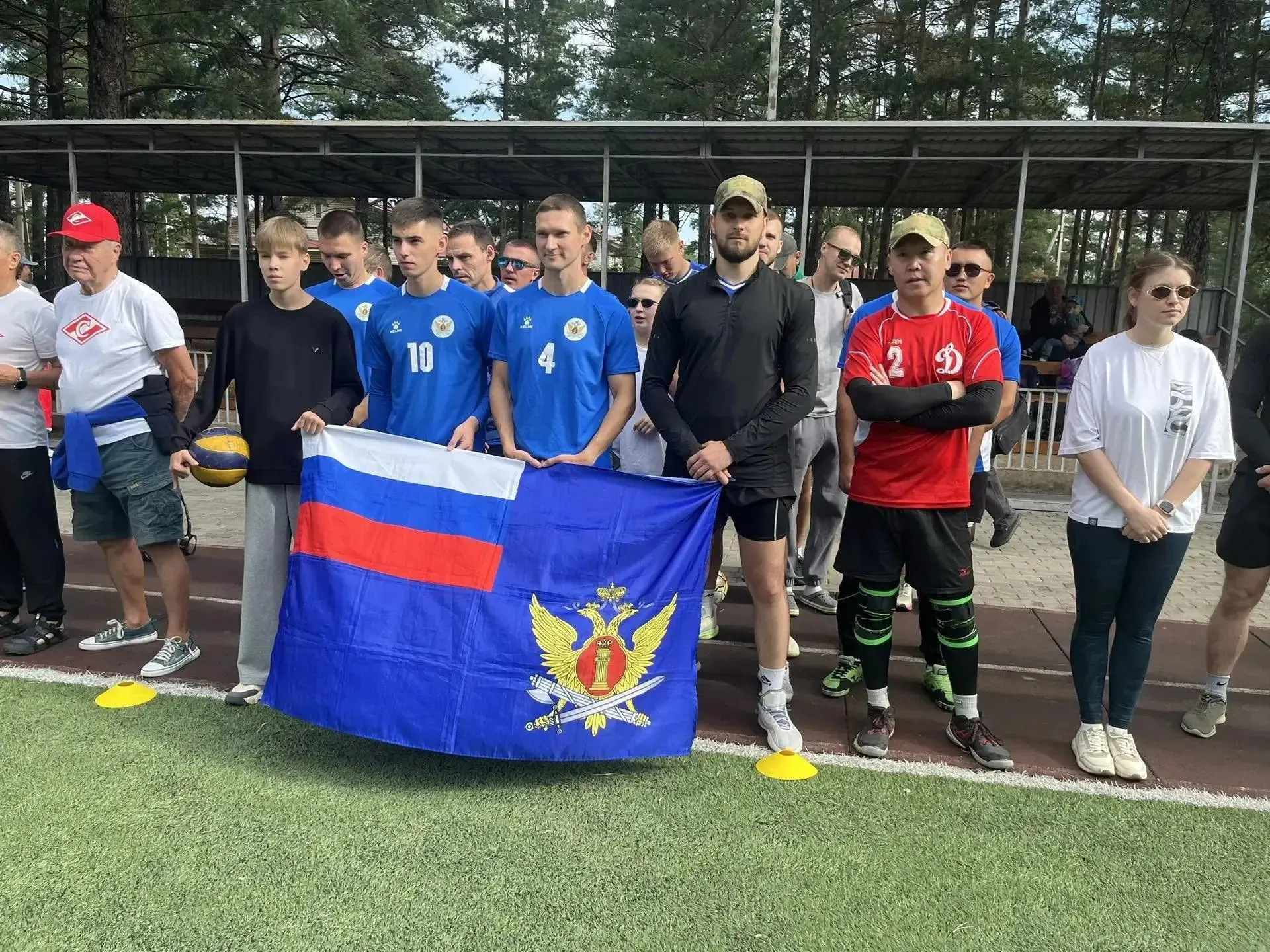 В Чите стартовала 21-я Спартакиада трудовых коллективов к Дню физкультурника; девять команд борются за победу в баскетболе, волейболе, мини-футболе и других дисциплинах.
