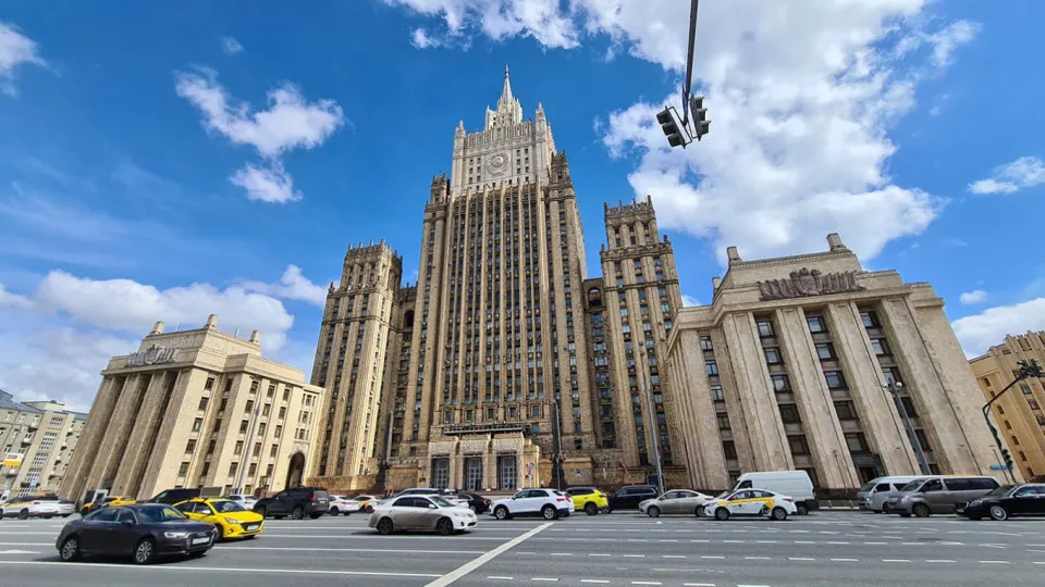 Москва заявила, что любые попытки остановить боевые действия без устранения коренных причин кризиса недопустимы и потребовала дипломатических подходов без эскалации.