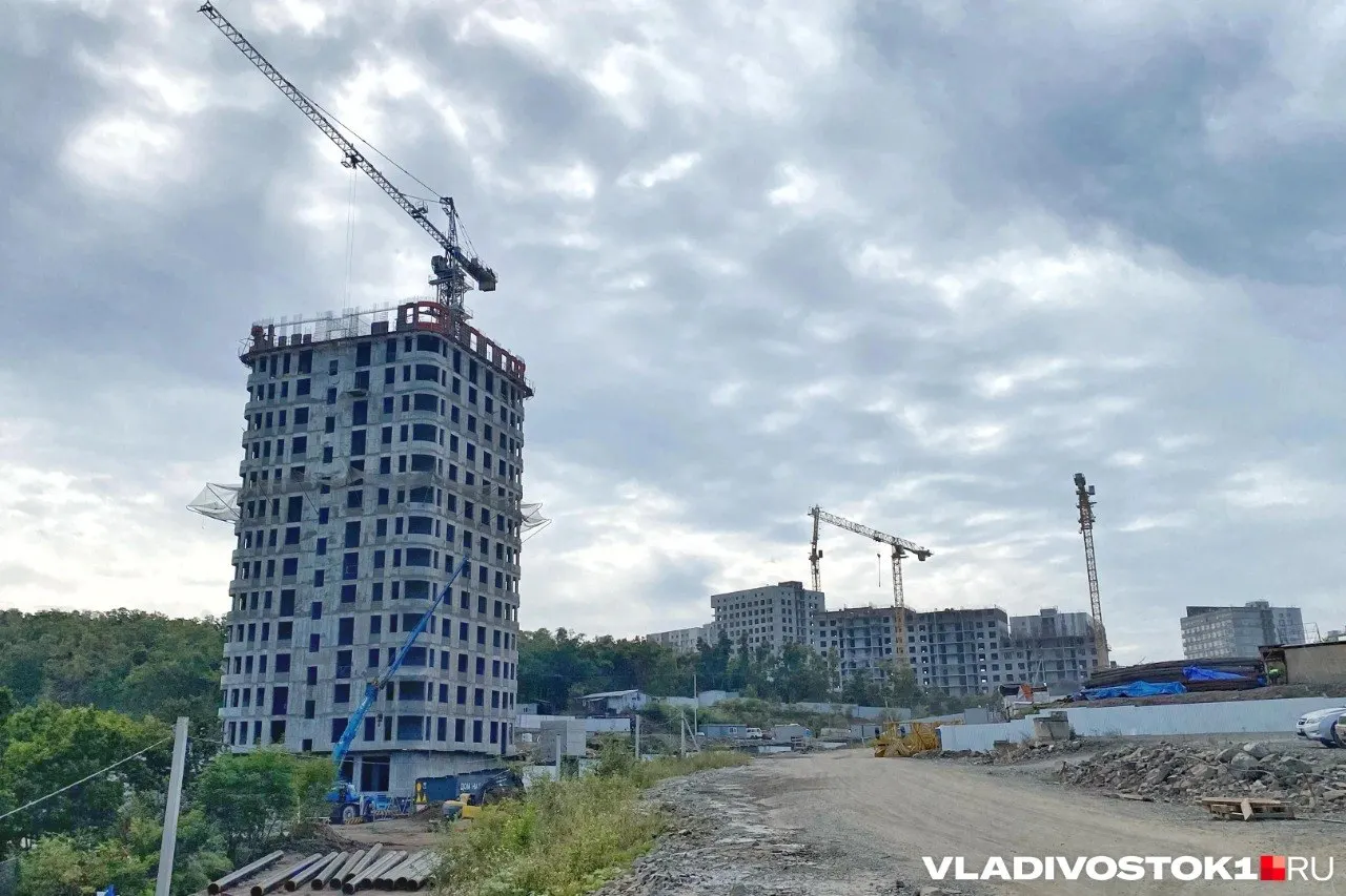 Жители ЖК «Сабанеева 125» обратились в суд из‑за сдвинутых сроков сдачи квартир. Двум истцам присудили по 635,25 тыс. руб.; третий также подал иск о невручении ключей.