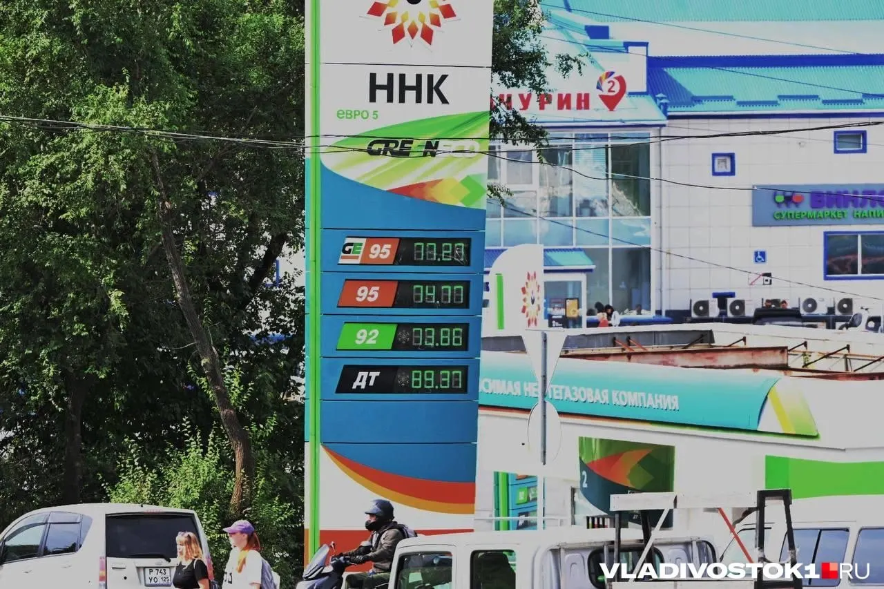 На прошлой неделе дизель снизился на несколько рублей на одной из сетей, тогда как бензин подорожал на другой. АИ-95 и АИ-92 почти сравнялись по ценам на заправках Уссури.
