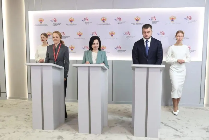 Минвостокразвития, Правительство Приморского края и Фонд «Русский» договорились о строительстве арендного жилья для специалистов и развитии инфраструктуры в центре «Русский».