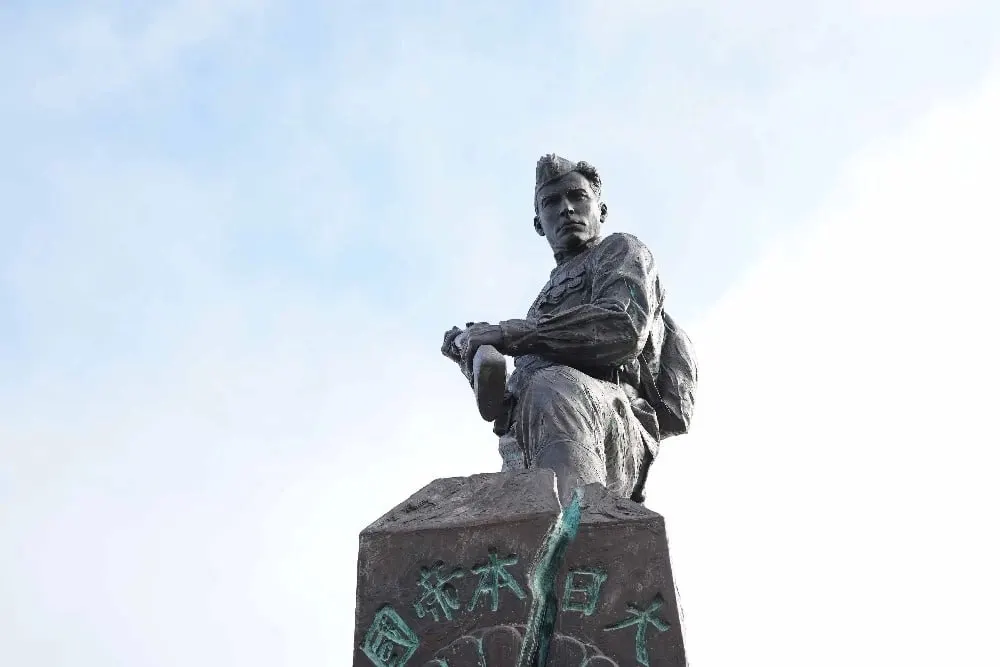 На площади Славы в Хабаровске открыт мемориал погибших в конфликте на Украине и памятник, посвященный победе над Японией.