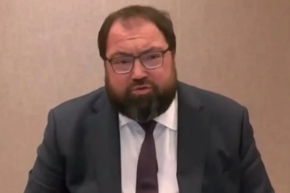 Глава Минцифры Максут Шадаев сообщил, что механизм верификации разработчиков Google может повлиять на установку российских мобильных приложений на Android; ведомство оценивает риски и предлагает меры.