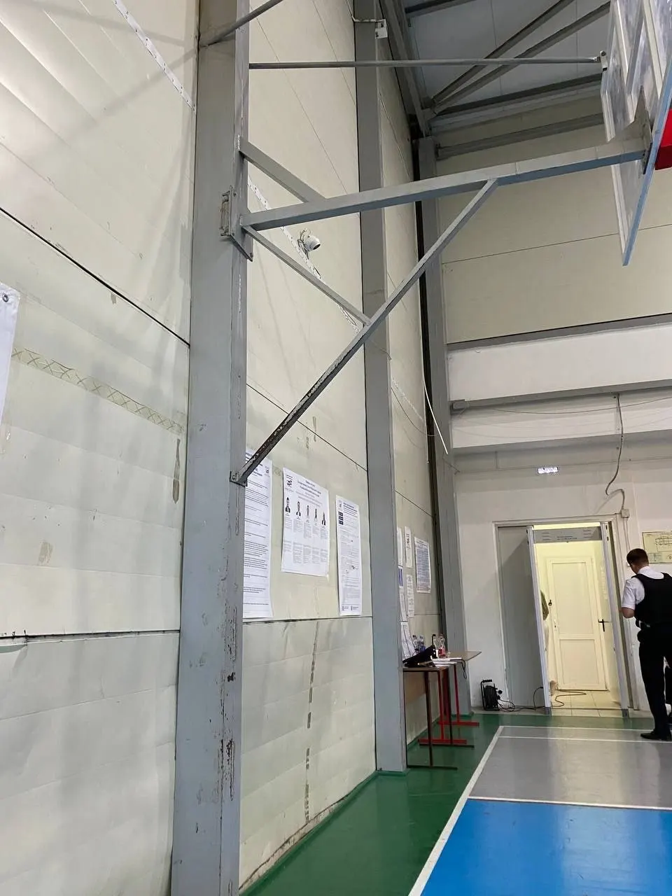 Во второй день трёхдневного голосования независимые наблюдатели из разных регионов сообщают о нарушениях процедур и препятствиях для своей работы.