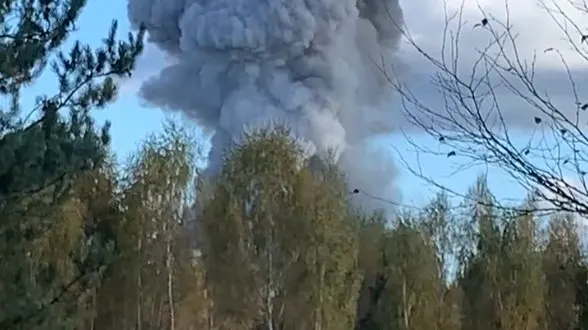 Военные сообщили о гибели шести членов экипажа и выжившем одном; предварительная версия причины — техническая неисправность; Ту-95 применяется в ходе операции.