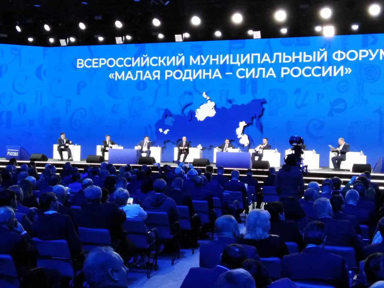 Указ устанавливает ежегодное проведение муниципального форума и наградной церемонии, назначив ответственным за организацию первого заместителя руководителя Администрации Президента Сергея Кириенко и организатора — Всероссийскую ассоциацию развития местного самоуправления.