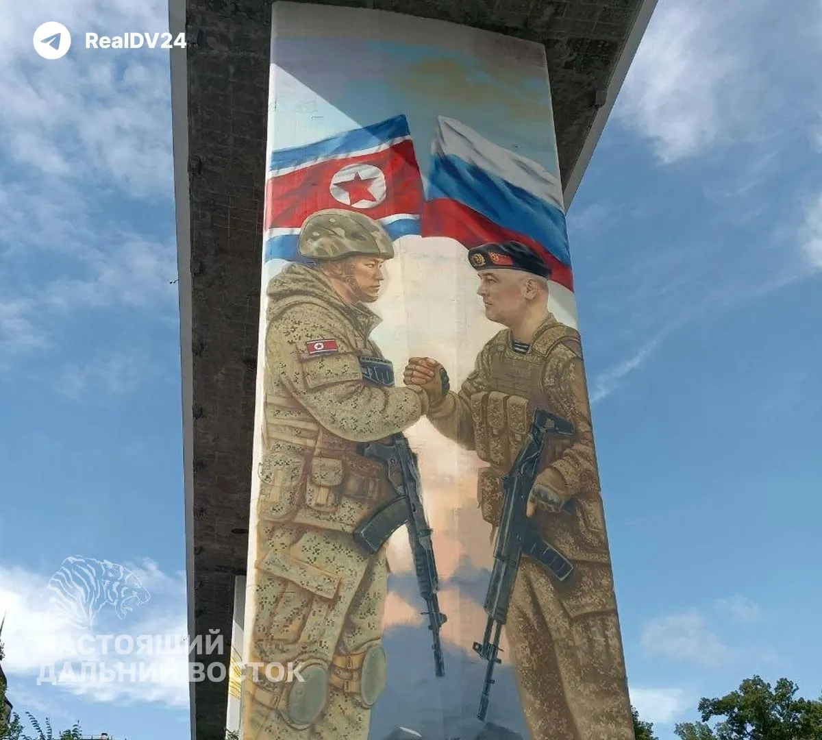 Художник Василий Шершон, автор мурала с российским и северокорейским военными во Владивостоке, сообщил об угрозах в интернете, поступающих в основном от пользователей из Украины.