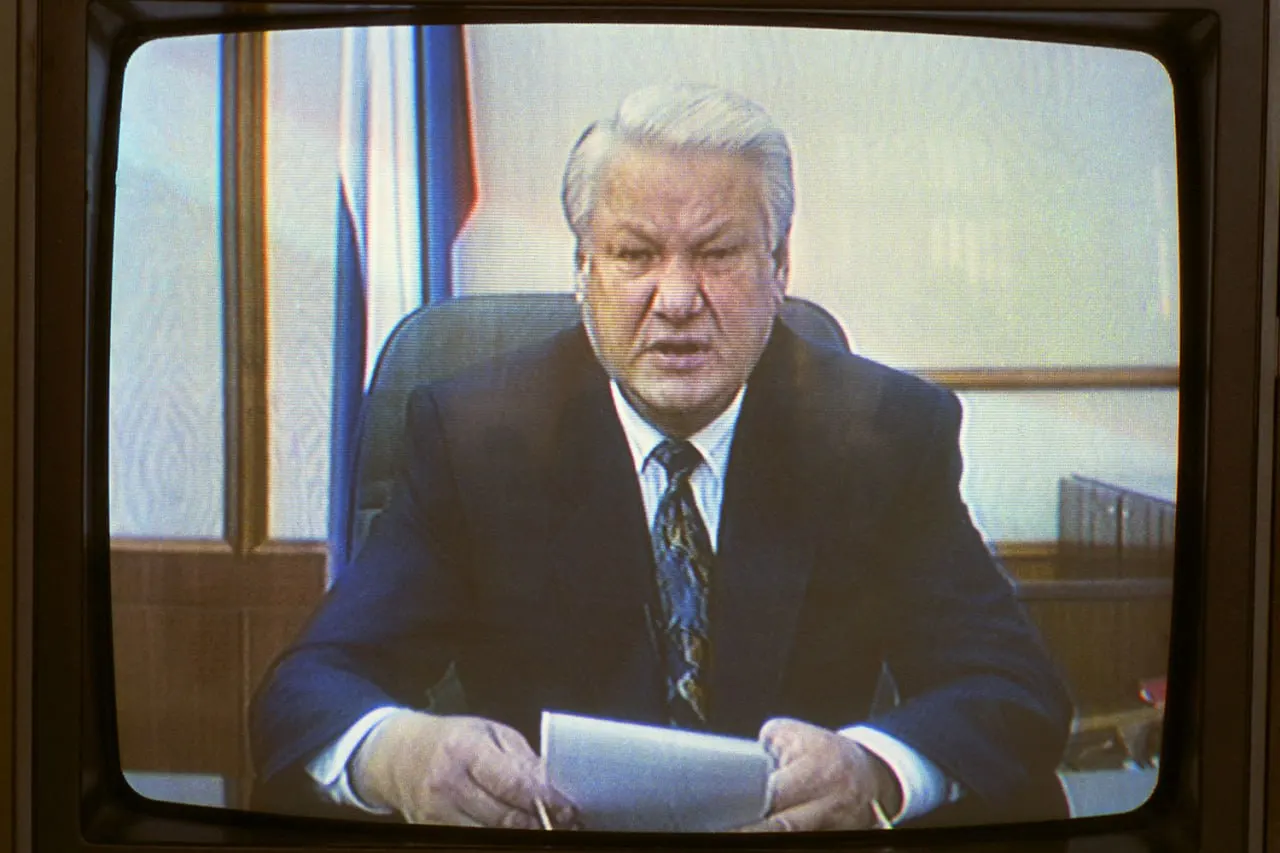 21 сентября 1993 года президент Борис Ельцин подписал указ о поэтапной конституционной реформе, что привело к распуску высших органов власти и кризису взаимоотношений между ветвями власти. Последовавшие месяцы ознаменовались противостоянием и важнейшими шагами на пути к принятию Конституции 12 декабря 1993 года.