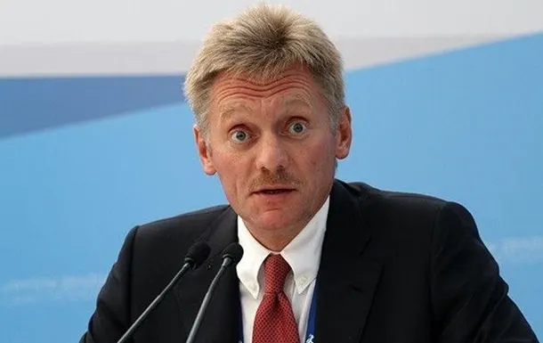 Пресс-секретарь президента отметил, что в РФ не принято ограничивать доступ журналистов, в то время как в США встречаются запреты и ограничения.