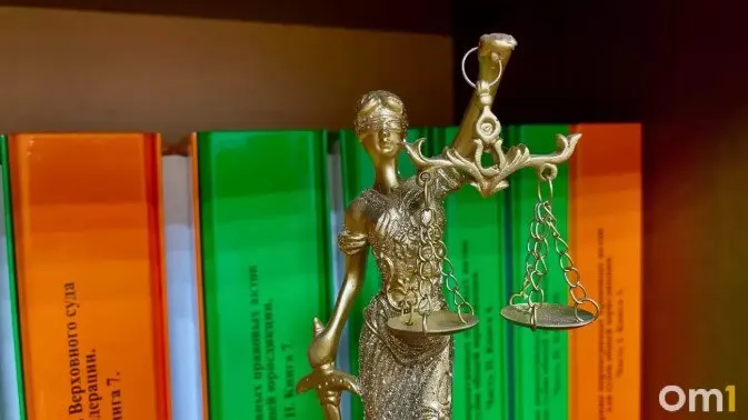 Суд обязал перевозчика выплатить омской женщине 300 тысяч рублей как компенсацию морального вреда после травмы в общественном транспорте во Владивостоке.