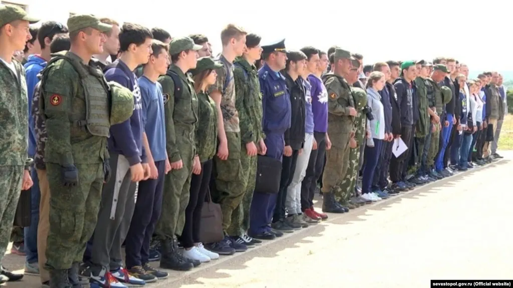 Оценки по предмету «Основы безопасности и защиты Родины» (ранее ОБЖ) всё чаще используются в делах о призыве и влияют на решения о замене военной службы на альтернативную гражданскую службу.