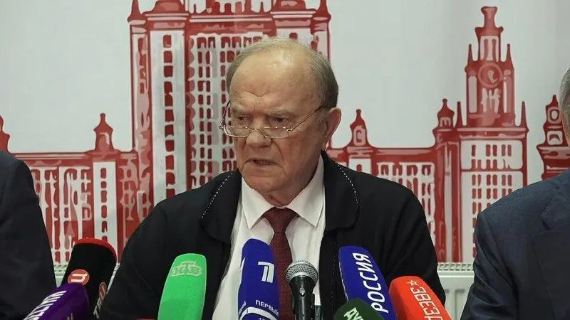 Лидер КПРФ призвал сменить направление политики, иначе страна столкнется с экономическим отставанием, ростом тарифов и ухудшением жизненного уровня граждан.
