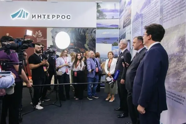 На Камчатке презентован всесезонный туристический комплекс между вулканами Вилючинский, Мутновский и Горелый с инфраструктурой для горнолыжного отдыха, термальных зон и экологических маршрутов; открытие запланировано на 2030 год.