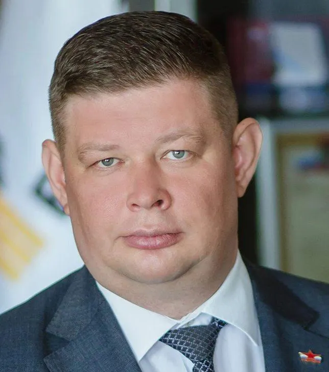 На верфи «Звезда» в Большом Камне сменился гендиректор. Новым руководителем стал Александр Сорокин, сменивший Сергея Целуйко. В рамках проекта Арктик СПГ-2 продолжаются поставки судов для НОВАТЭК, переданных Совкомфлоту.