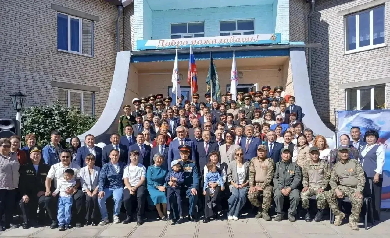 Забайкальский герой вернулся на родину; встреча в Нуринске объединяет жителей, делегации района и ветеранов СВО.