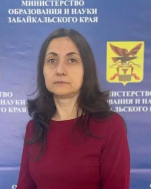 Назначена и.о. министра образования Забайкальского края Евгения Рогалёва; она имеет богатый опыт в краевых ведомствах и ранее возглавляла Центр бюджета и учёта закупок.