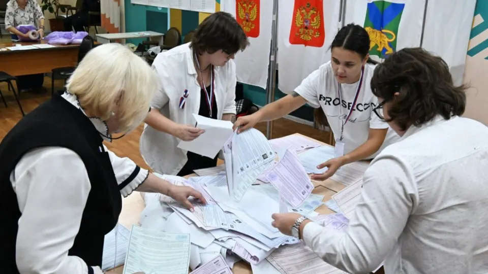 Итоги голосования частично недоступны: на данный момент нет полноценных данных по Ленобласти и аннексированным регионам; эксперты называют задержки беспрецедентными.