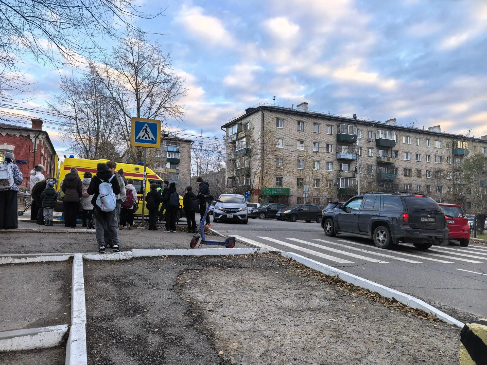 По данным ГИБДД Забайкалья, водитель был трезв и имел права; на месте работают полиция и медики.