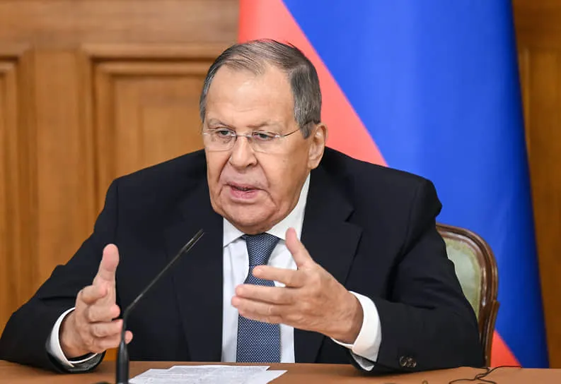 Министр иностранных дел России Сергей Лавров сообщил, что информационная война вокруг операции на Украине будет продолжаться и, по его словам, обострится.