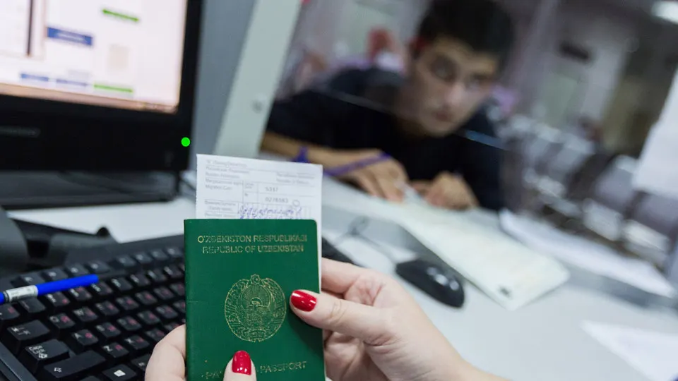 Законопроект предусматривает освобождение работников территорий опережающего развития от экзамена по русскому языку, истории и основам законодательства, включая регионы Дальнего Востока и Арктики.