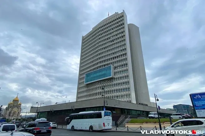 Досрочные выборы губернатора Приморского края запланированы на 12 сентября 2027 года — во второй воскресенье месяца, в единый день голосования, в связи с переходом действующего губернатора на должность вице-премьера — полномочного представителя президента в Дальневосточном федеральном округе.